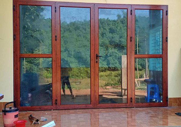 Cửa nhôm Xingfa 4 cánh màu vân gỗ